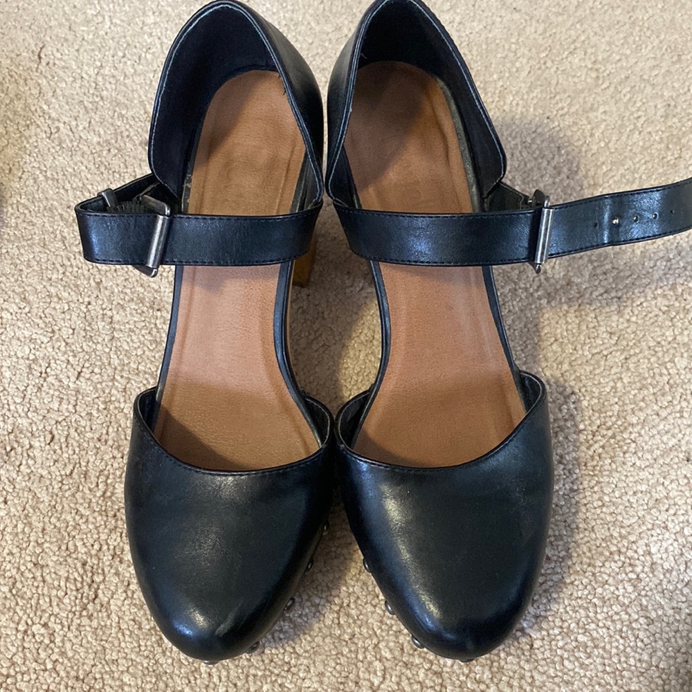 Black gently used Chaco clogs